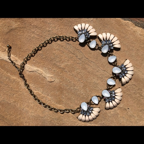 Bold flower pedal gems statement necklace - Picture 3 of 5